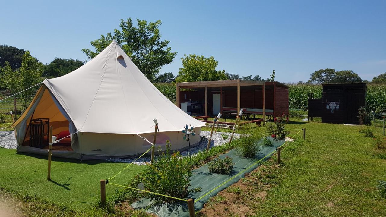 Bed and Breakfast La Petite Ferme De Pouillon - Parc Animalier - Aire De Loisirs Экстерьер фото